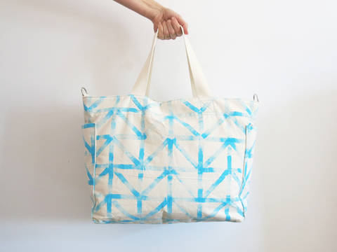 Large tote bag diaper bag with lots of pockets
