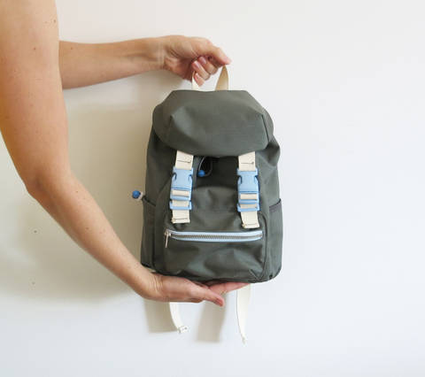 Kinderrucksack No. 2 mit Steckschnallen, Kordelzug und verstellbaren Trägern