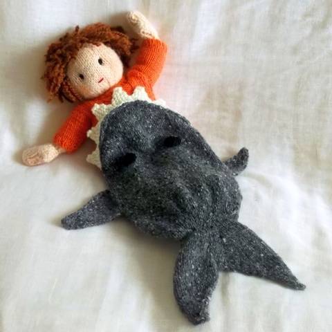 Shark Attack! dolls blanket knitting pattern