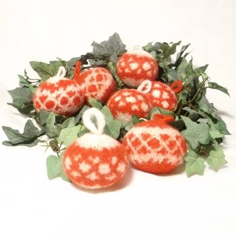 Christmas Baubles Knitting Pattern