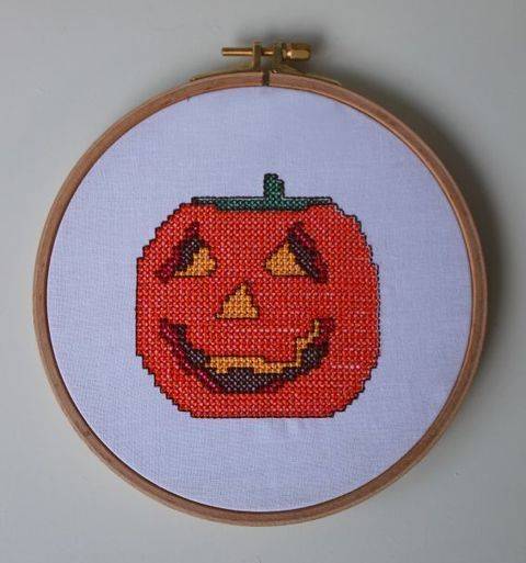 Stickdatei im Kreuzstich: Halloween - Kürbis