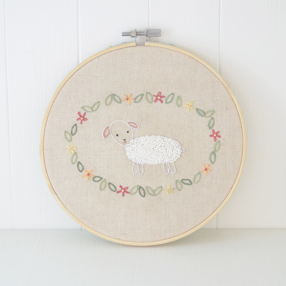 Little Lamb, hand embroidery PDF pattern & instructions (en)