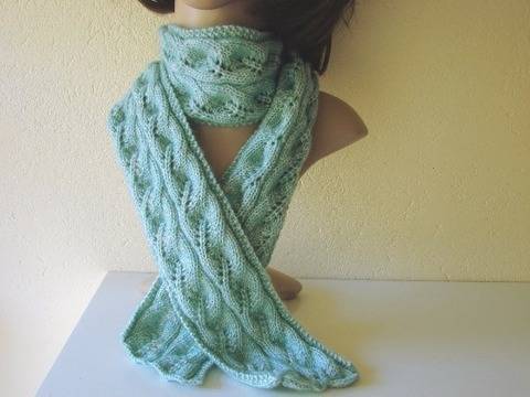 Scarf with leaves - knitting pattern