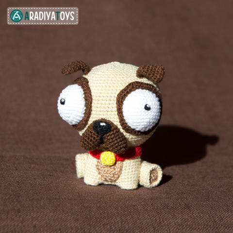 Modèle au crochet du Carlin Luis de «AradiyaToys Design»