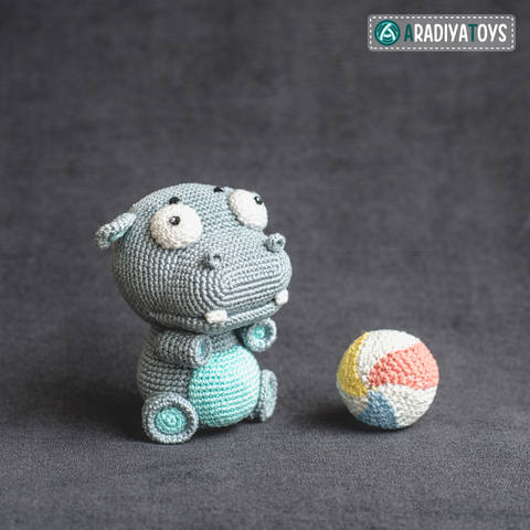 Modèle au crochet de l’Hippopotame Bruno de «AradiyaToys Design»