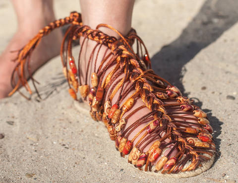 Geflochtene Espadrilles mit Perlen Bastelanleitung