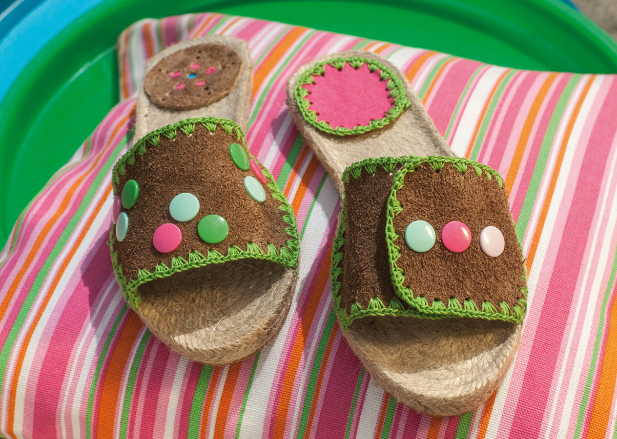 Kinder-Schläppchen mit bunten Druckknöpfen Nähanleitung