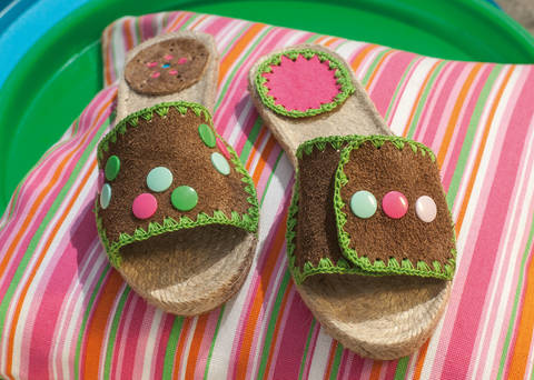 Kinder-Schläppchen mit bunten Druckknöpfen Nähanleitung
