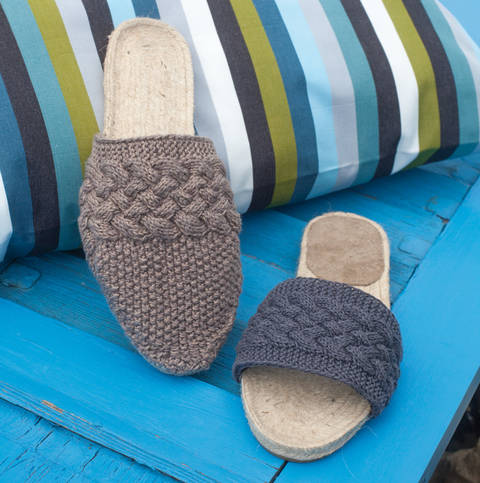 Männer-Espadrilles mit Zopfmuster Strickanleitung
