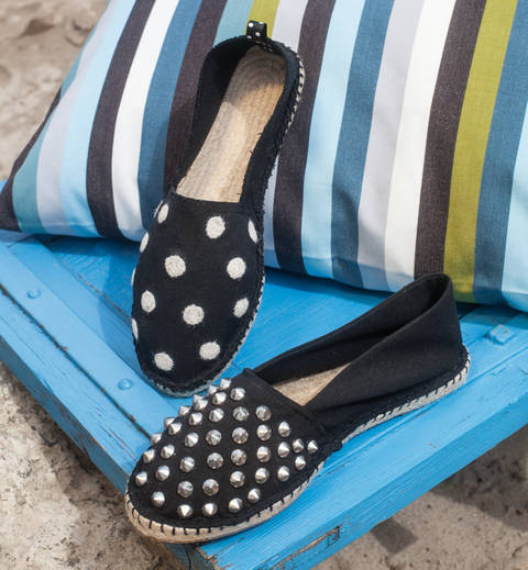 Schwarze Espadrilles mit Nieten oder Punkten Nähanleitung mit Schnittmuster