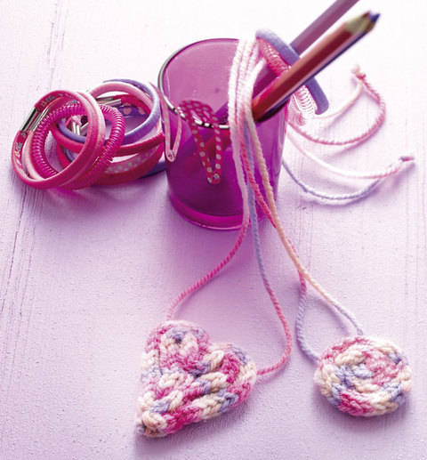 Kuschelige Kettenanhänger (Anleitung für Strickliesel)