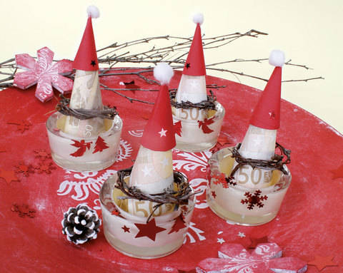 Nikolausmützen-Adventskranz Bastelanleitung
