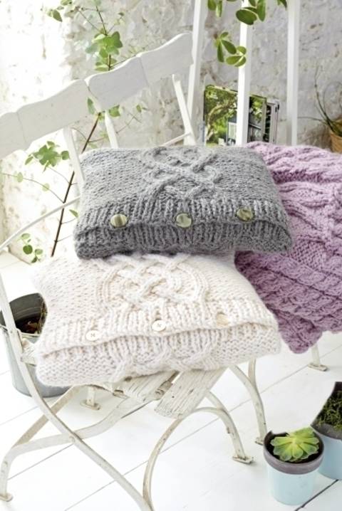 Gestricktes Kissen im Zopfmuster "grau"