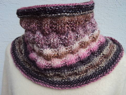 Cowl im Strukturmuster