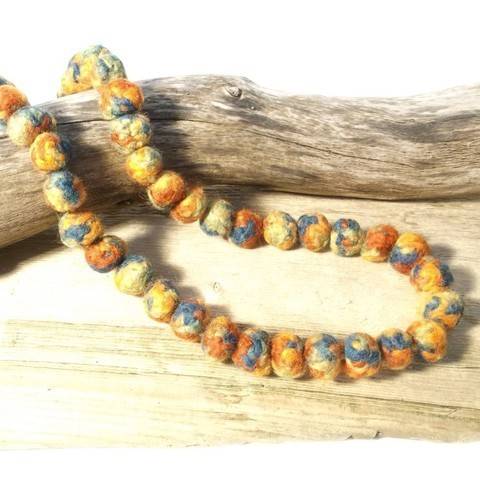 Knit and Felt Bead Necklace 2