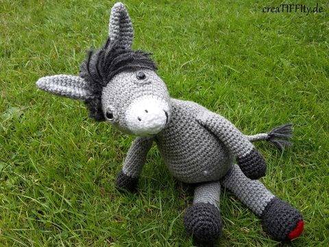 Esel Carlo: Zeig-Herz-Tierchen No. II – Häkelanleitung