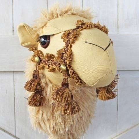 Camel Ride-on Toy Stick Horse Hobby Horse in Two Sizes