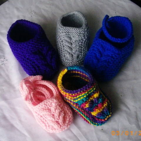 Baby and toddler slippers - knitting pattern