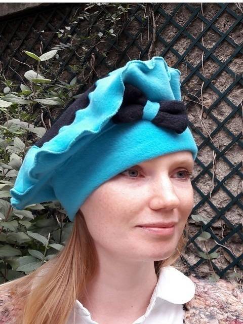 Hat-beret with obvious seams