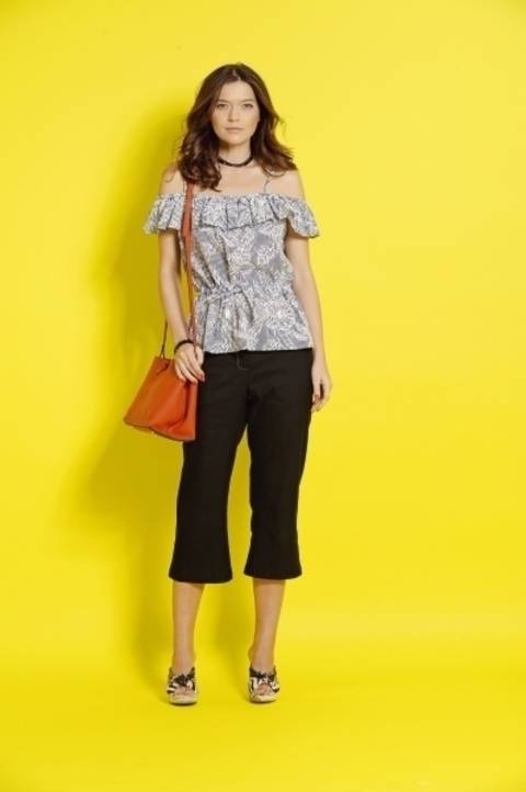 Schwarze Kick-Flare-Hose