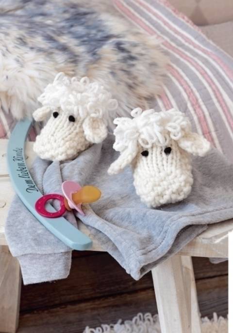 Gestrickte Schühchen „Schaf“