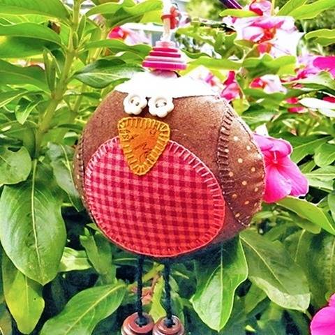 The Plum Pudding Bird - Ornament