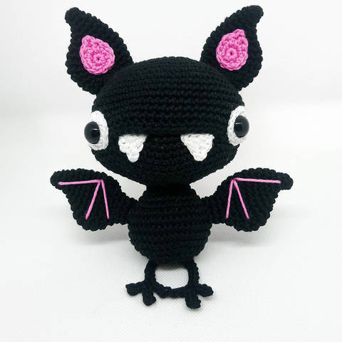 Carmilla the bat - amigurumi crochet pattern