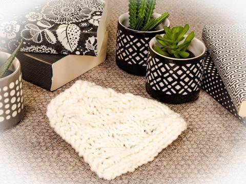 Strickanleitung Karo mit flachen Zöpfen