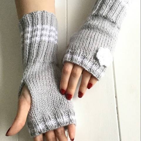 Fingerless gloves pattern PDF - 2 adult sizes - Snowy