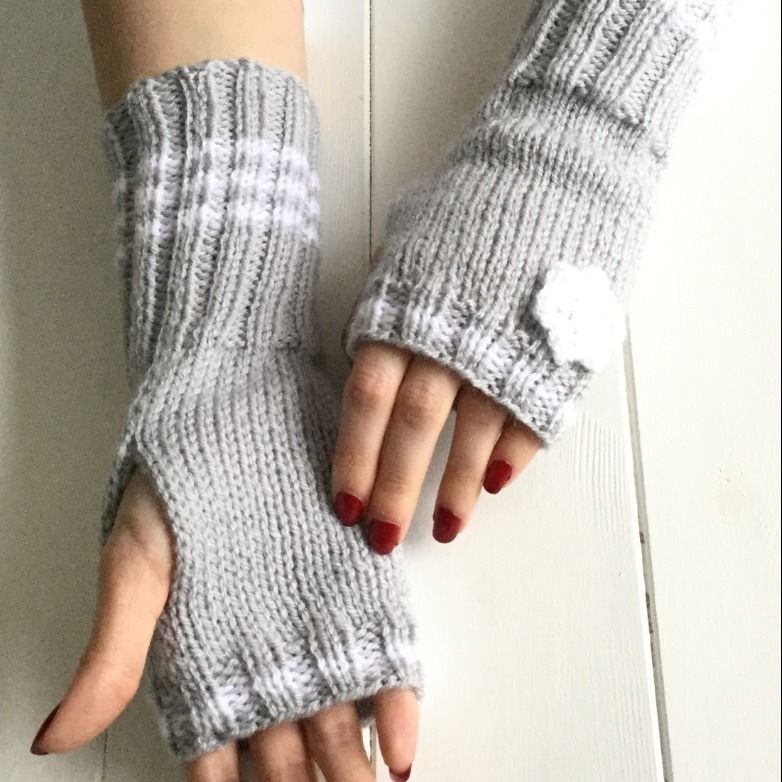 Snowy Mittens 2 adult sizes