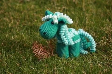 Häkelanleitung Blumenpony