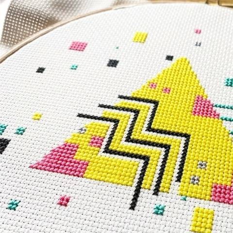 Geometrische Kreuzstich Stickvorlage . 90s TRIANGLE