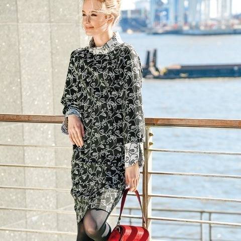 Jacquard-Kleid in Schwarz-Weiß