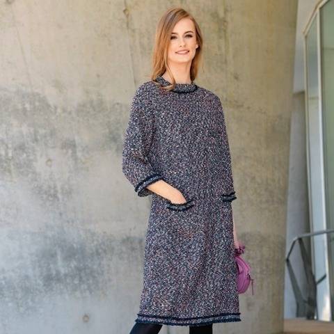 Marinefarbenes Bouclé-Kleid mit Fransenkanten