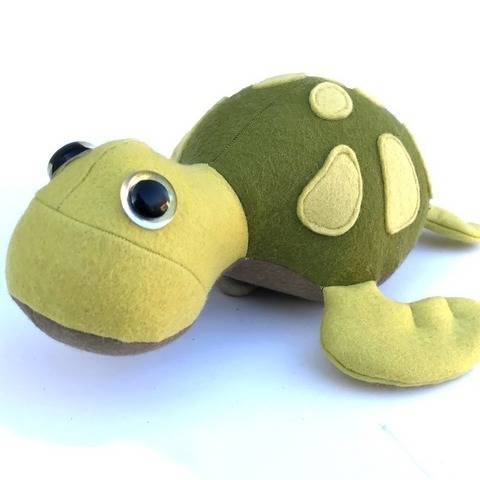 Turtle toy sewing pattern with appliqué. (EN)