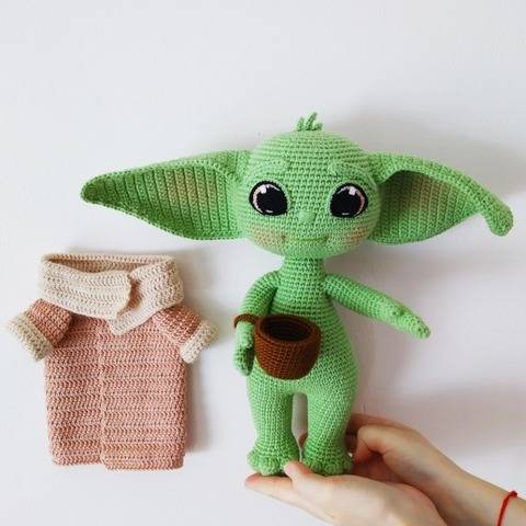 Baby Yoda crochet pattern, Amigurumi Baby Yoda pattern.