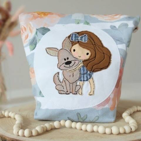 Stickdatei Mädchen mit Hund Doodle - Näh-Mariechen