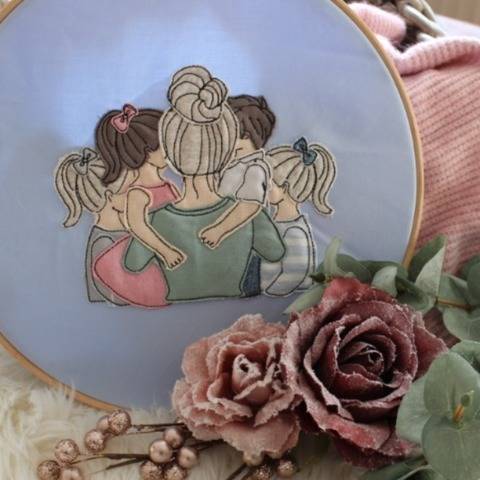 Stickdatei Mama mit 3 Töchter und 1 Sohn Doodle Set