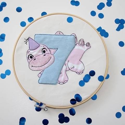 Stickdatei Dino 7. Geburtstag Doodle Set